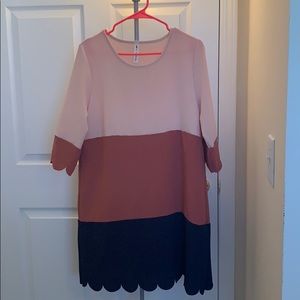 Tri colors scalloped shift dress